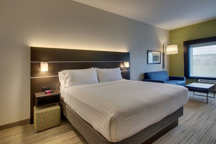 Holiday Inn Express & Suites Morris by IHG