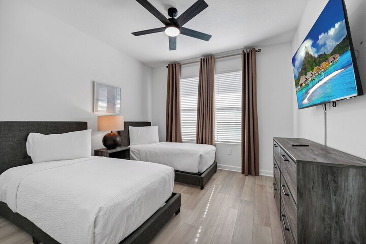 Encore Resort and Water Park at Reunion by Rentyl