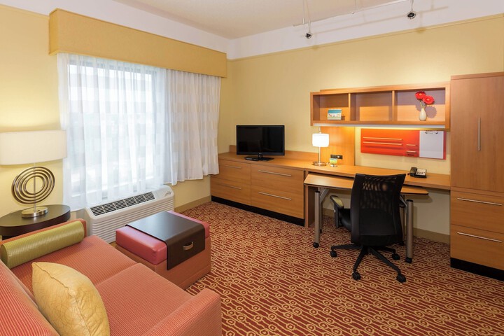 Room 34 of 69