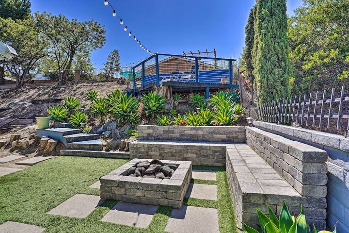 Sunny Orange County Abode w / Fire Pit & Backyard!