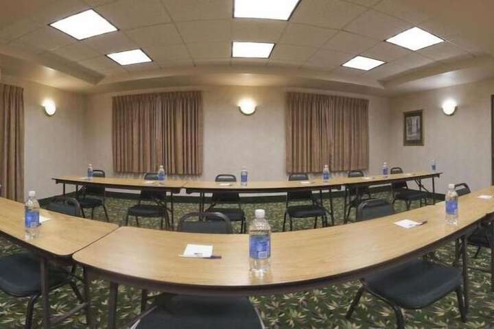Holiday Inn Express Suites Plant City by IHG
