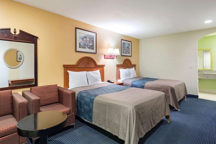 Room 25 of 29