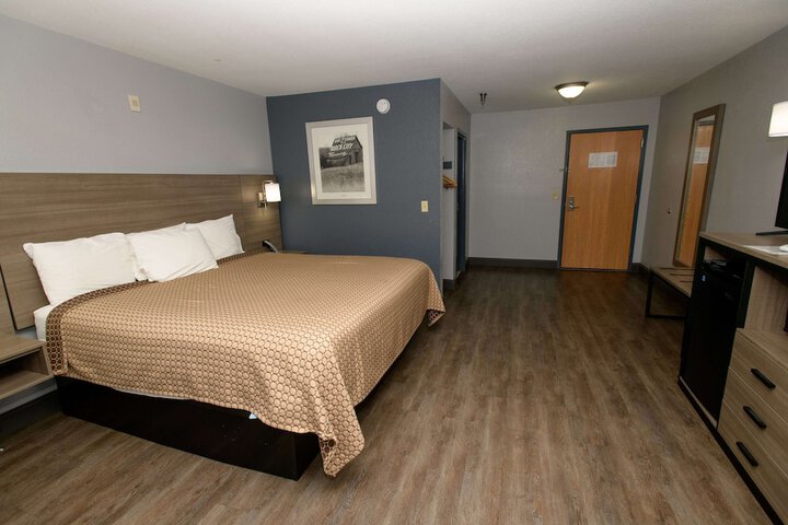 Room 11 of 26