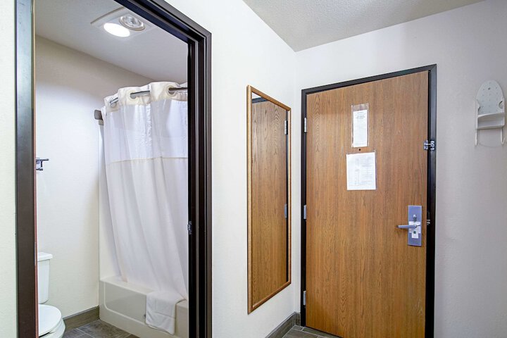 Room 11 of 30