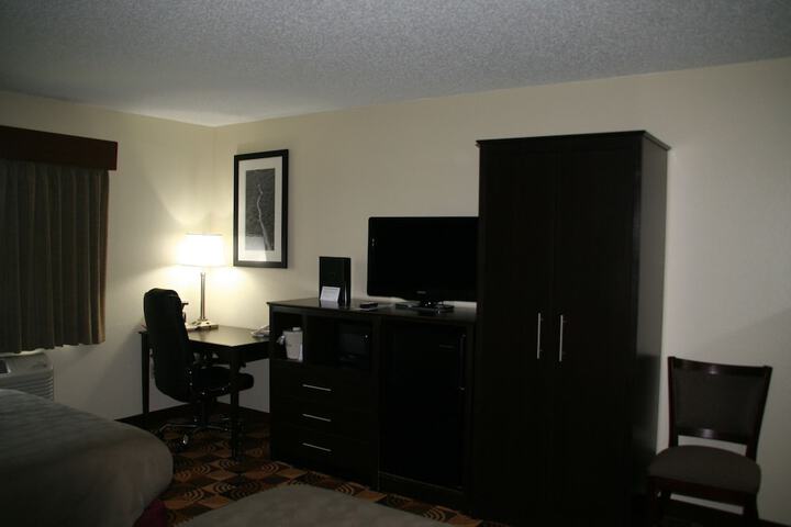 AmericInn by Wyndham Elkhorn Near Lake Geneva
