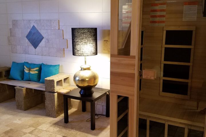 Room 9 of 10