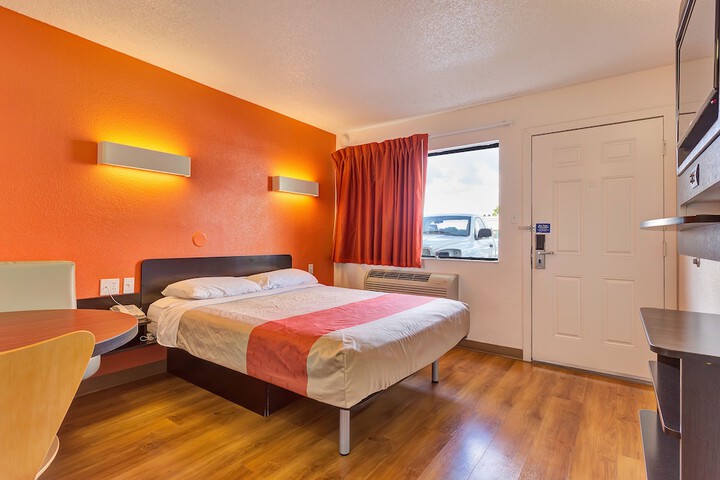 Room 18 of 19