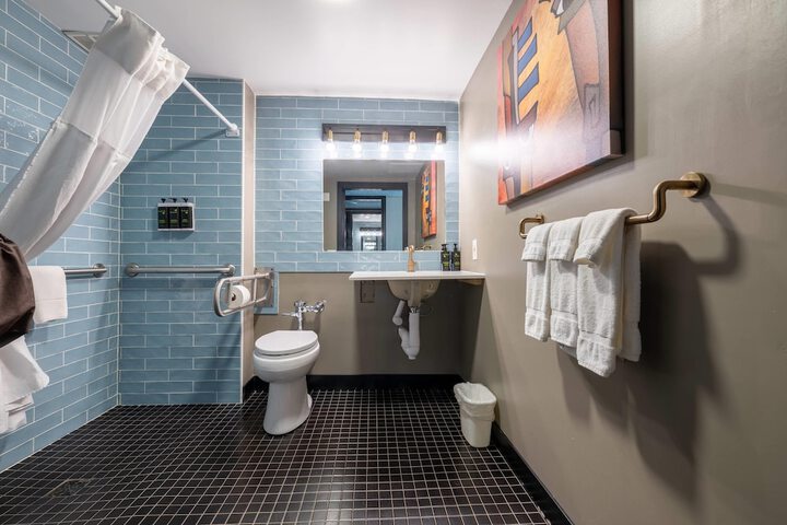 The Highlander Hotel Iowa City an Ascend Collection Hotel