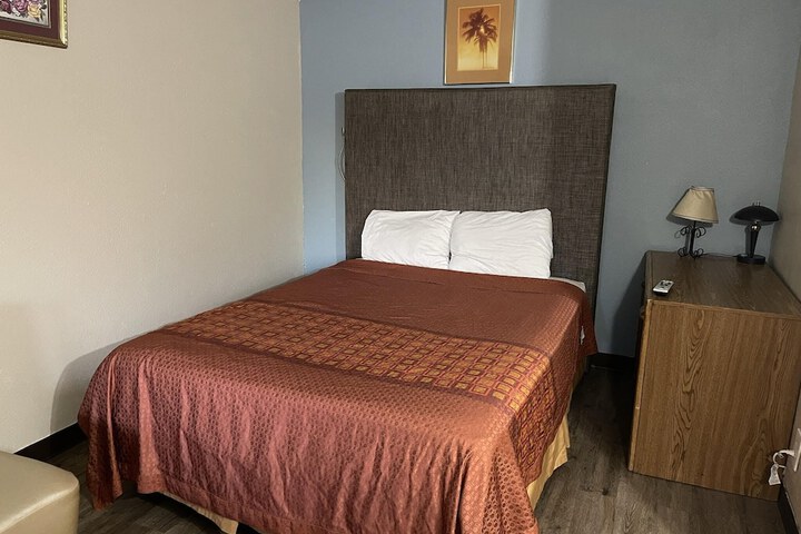Safari Motel