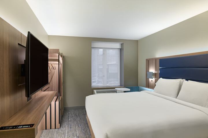Room 17 of 54