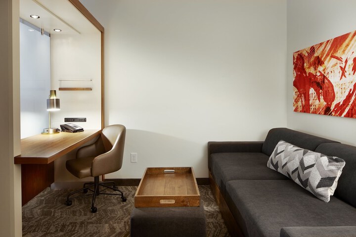 Room 8 of 28