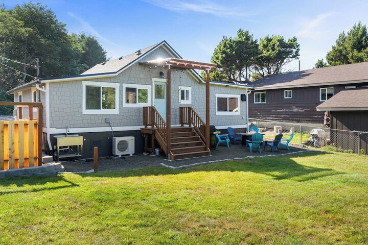 1 / 2 Mi to Ocean: Copalis Beach Hideaway!