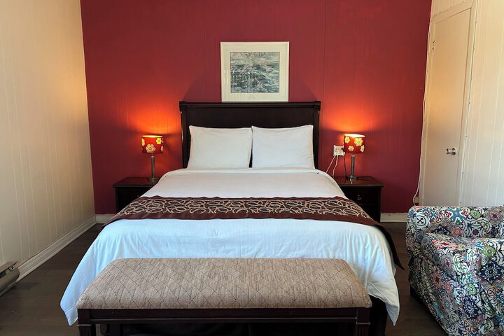 Room 4 of 16