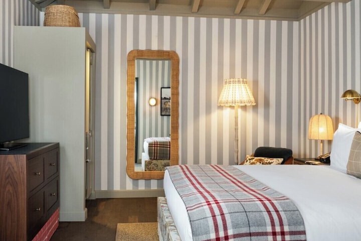 Room 44 of 79