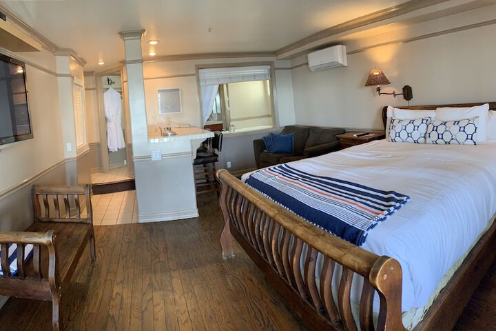 Room 40 of 65
