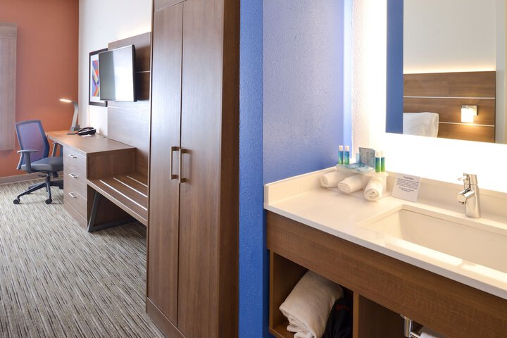 Room 14 of 45