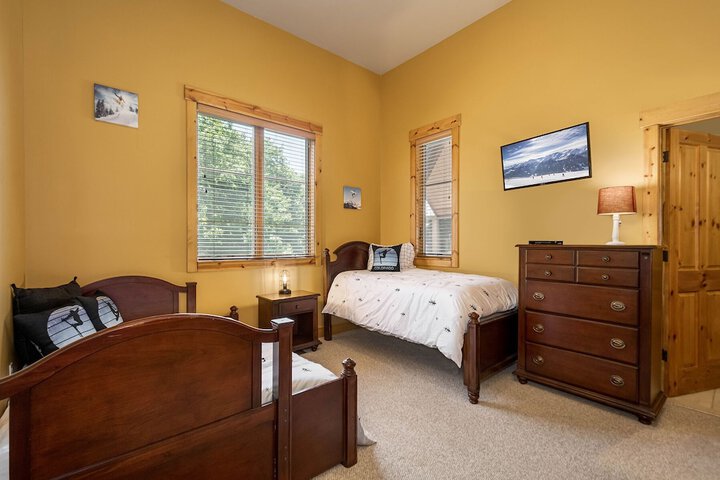 Room 9 of 38