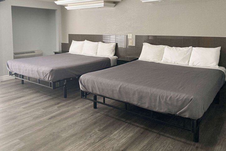 Room 7 of 10