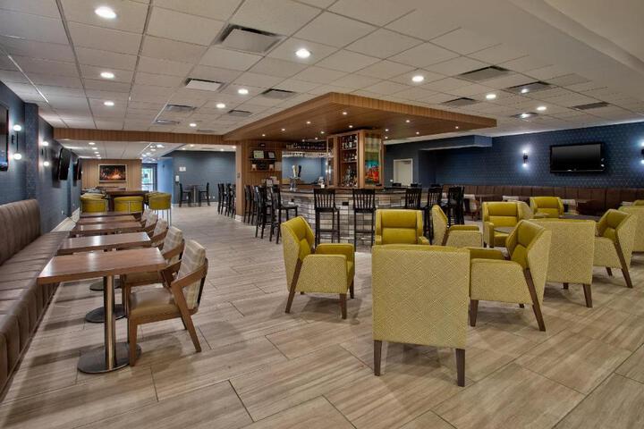 Crowne Plaza Chicago-Northbrook by IHG