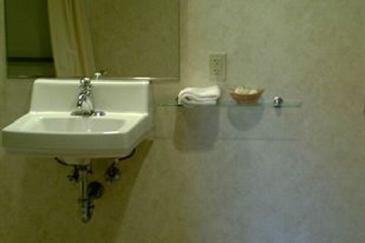 Campton Parkway Inn