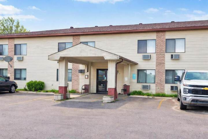 OYO Hotel Pipestone MN Canterbury Park