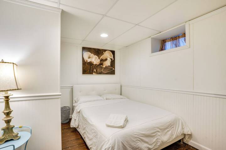 Shared Yard 4 Mi to Nyc: Englewood Apartment!
