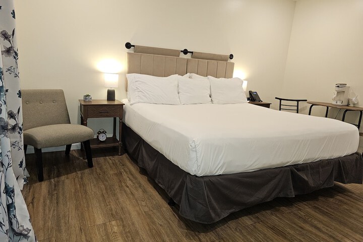 Room 16 of 25