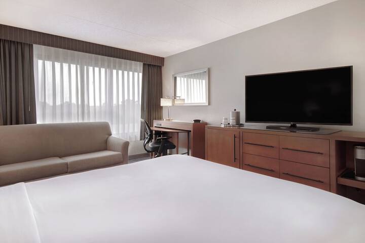 Room 25 of 77