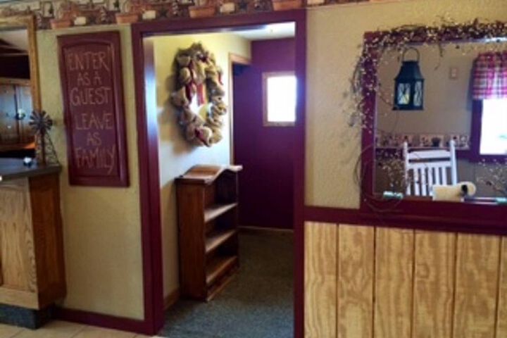 THE COUNTRY EDGE MOTEL