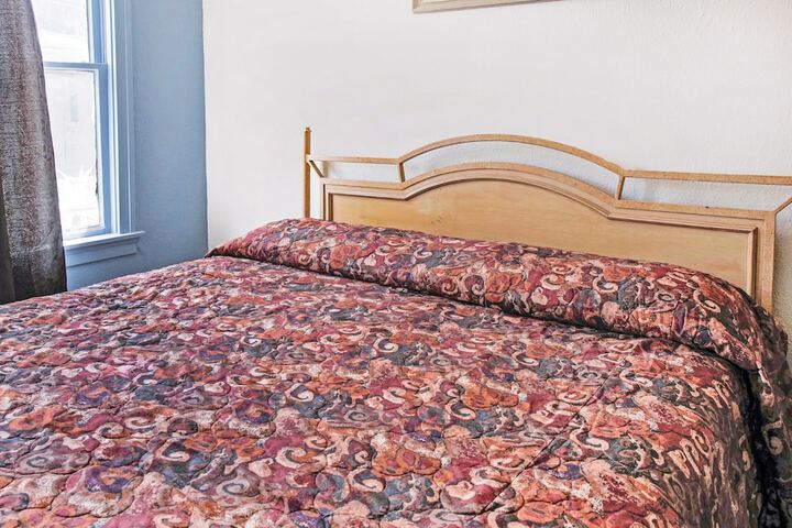 Room 26 of 77