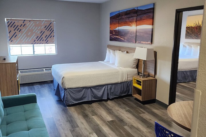 Room 67 of 143