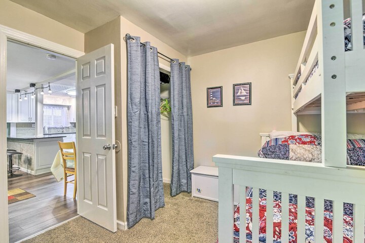 Pet-friendly Taylor Home w / Backyard Oasis!