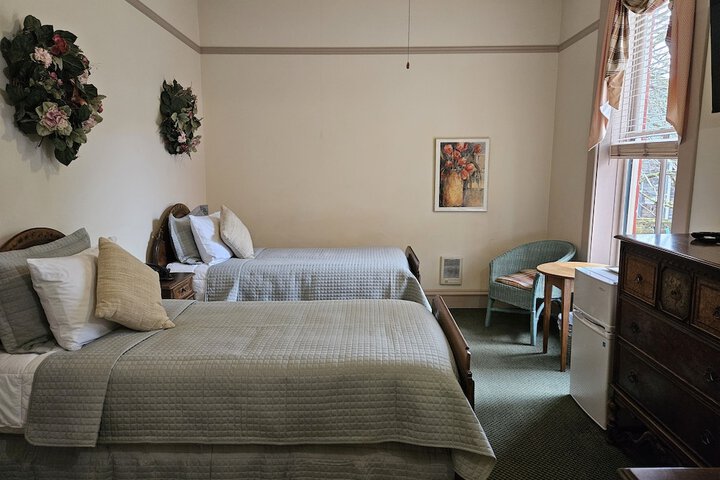Room 52 of 95