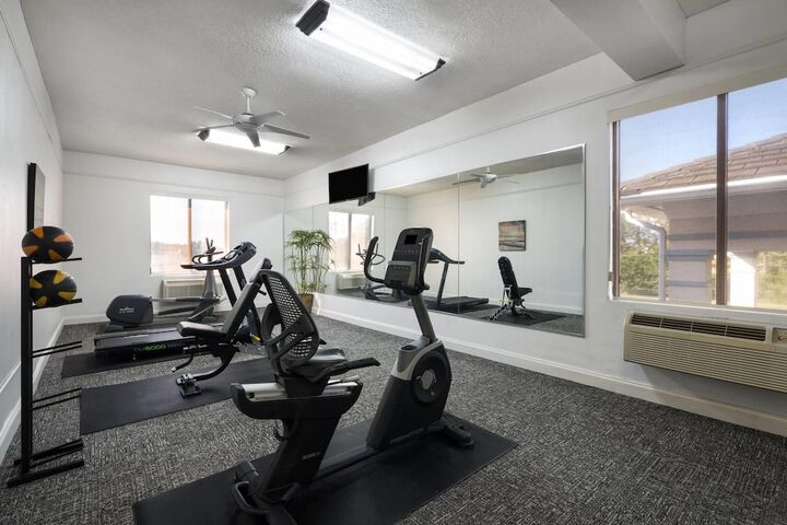 Baymont by Wyndham Savannah / Garden City