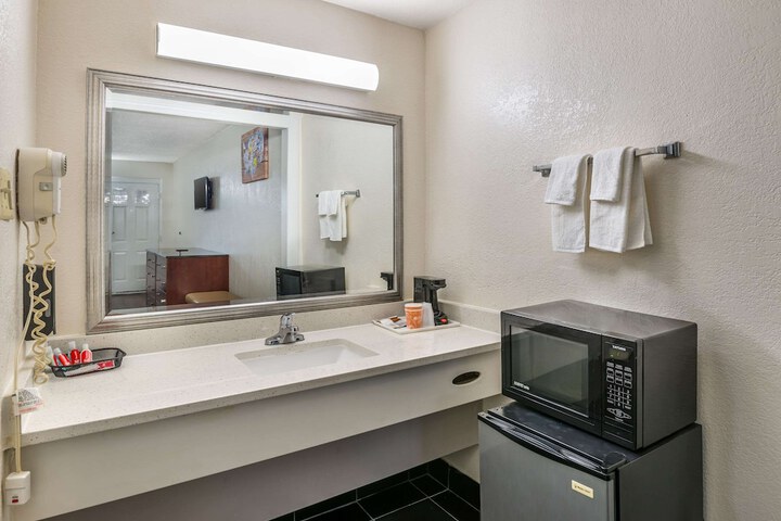 Room 34 of 46