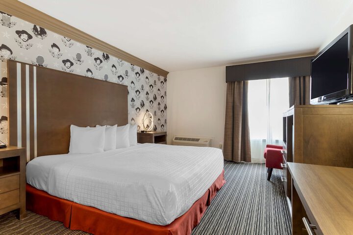 Room 14 of 43