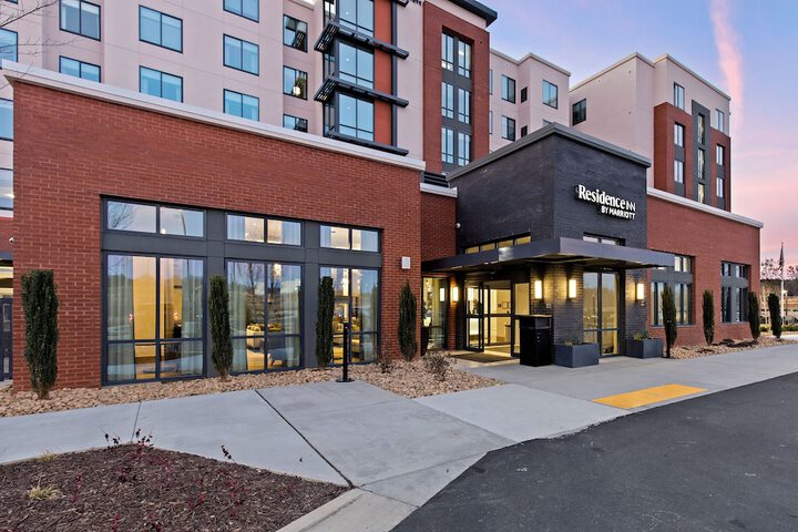 Hotel 2 of 83