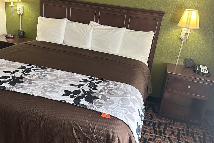 Room 10 of 31