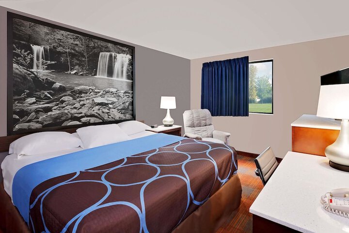 Room 6 of 14