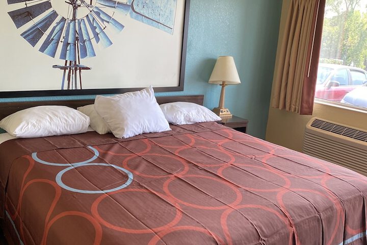 Super 8 by Wyndham Midwest City OK