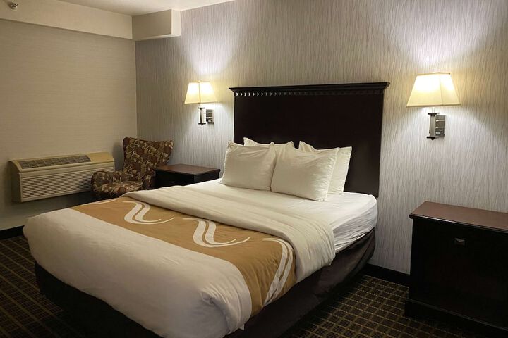 Room 26 of 74