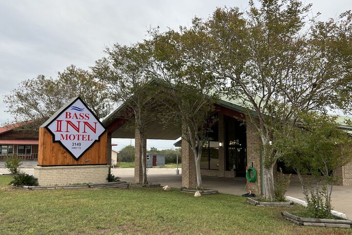 Bass Inn - Choke Canyon National Park
