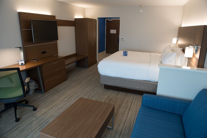 Holiday Inn Express & Suites Orland Park - Mokena by IHG
