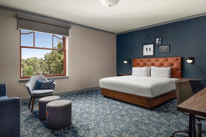 Room 21 of 32