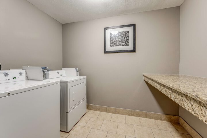 Room 10 of 28