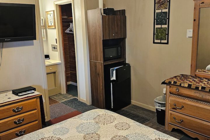 Room 33 of 115