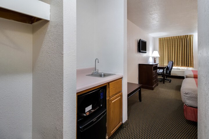 Room 10 of 34