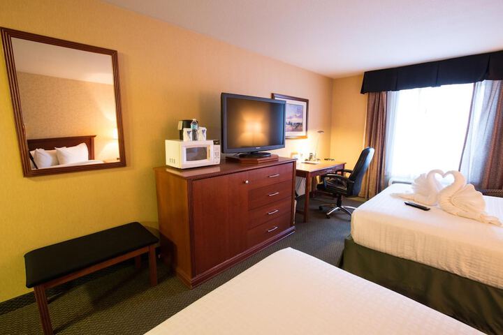 Merit Hotel & Suites