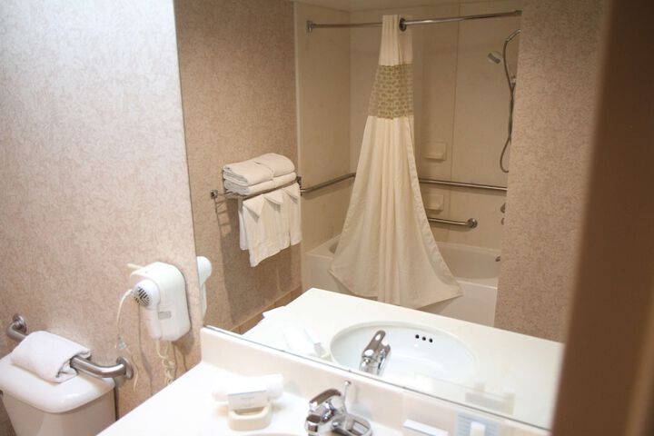 Room 7 of 18