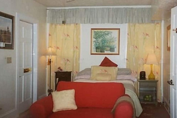 Room 24 of 60